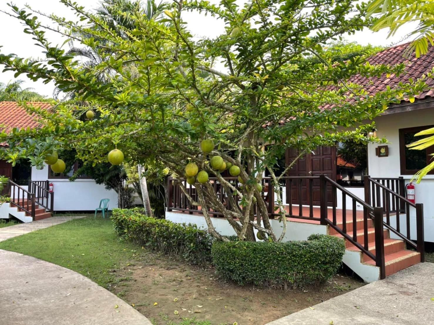 Sailom Resort Bangsaphan Bang Saphan Exterior photo