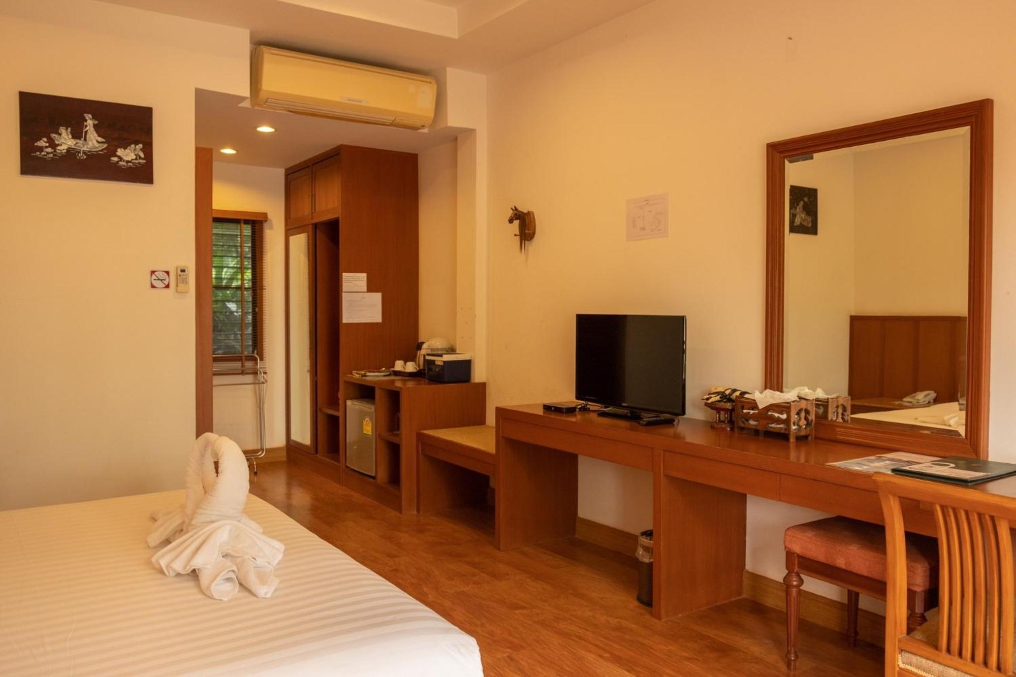 Sailom Resort Bangsaphan Bang Saphan Exterior photo